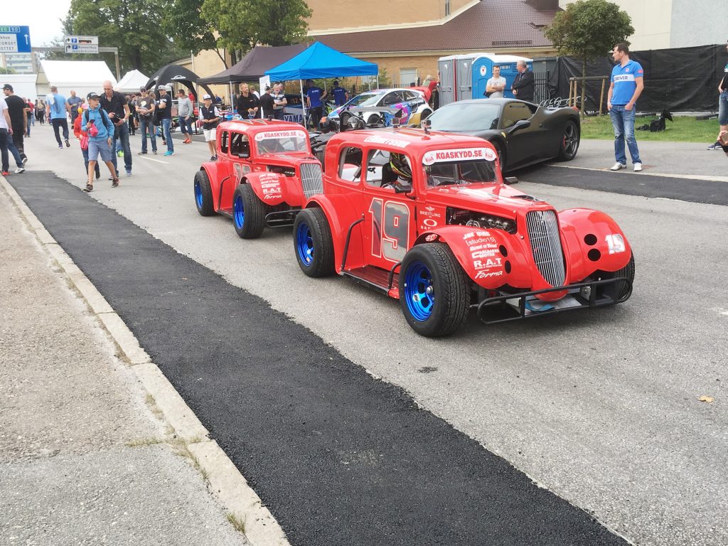 race två röda bilar (2)